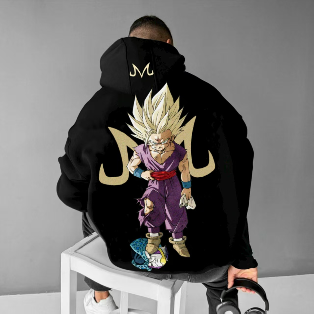 Männer und Frauen gleichen Designs von Anime-Motiven auf der Straße – Retro Kapuzenpullover | Dragon Ball